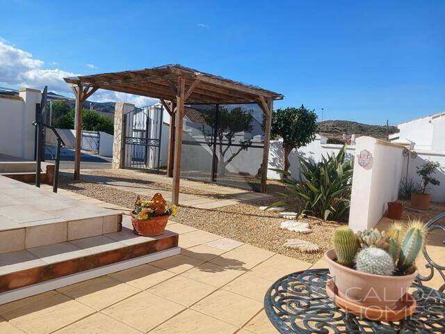 Villa Delight: Villa for Sale in Arboleas, Almería