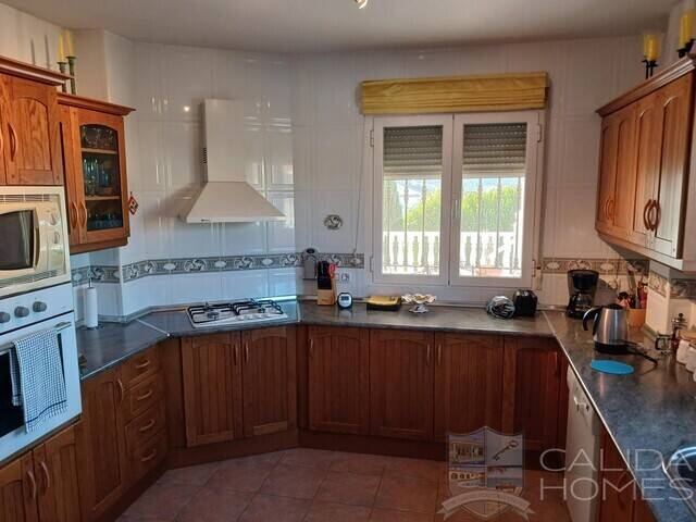 Villa Belleza: Villa for Sale in Arboleas, Almería