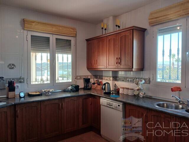 Villa Belleza: Villa for Sale in Arboleas, Almería