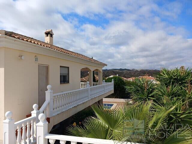 Villa Belleza: Villa for Sale in Arboleas, Almería
