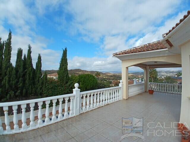 Villa Belleza: Villa for Sale in Arboleas, Almería