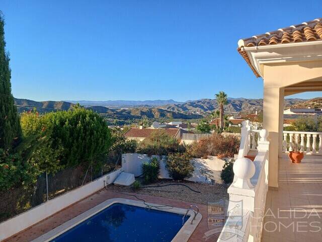 Villa Belleza: Villa for Sale in Arboleas, Almería