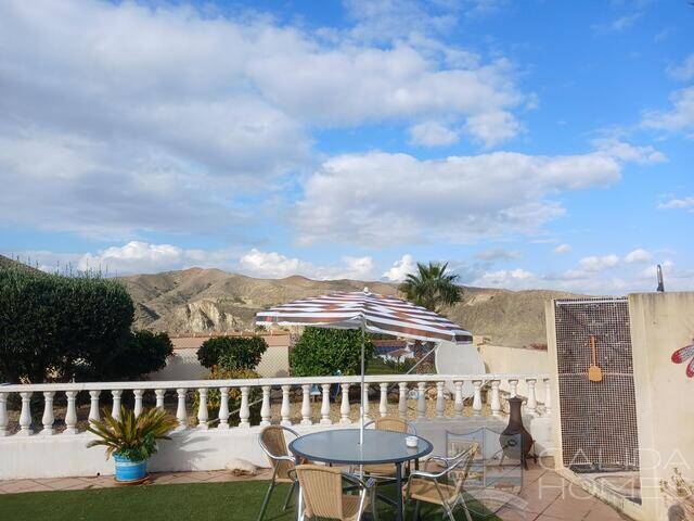 Villa Aston: Villa for Sale in Arboleas, Almería