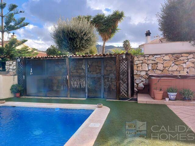 Villa Aston: Villa for Sale in Arboleas, Almería