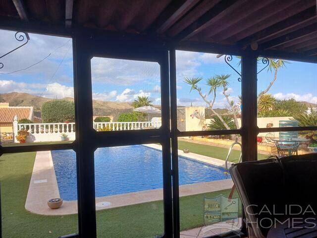 Villa Aston: Villa for Sale in Arboleas, Almería