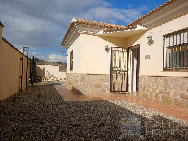 Villa Aston: Villa for Sale in Arboleas, Almería