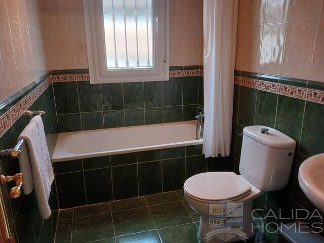 Villa Aston: Villa for Sale in Arboleas, Almería