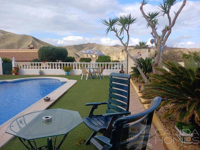 Villa Aston: Villa for Sale in Arboleas, Almería
