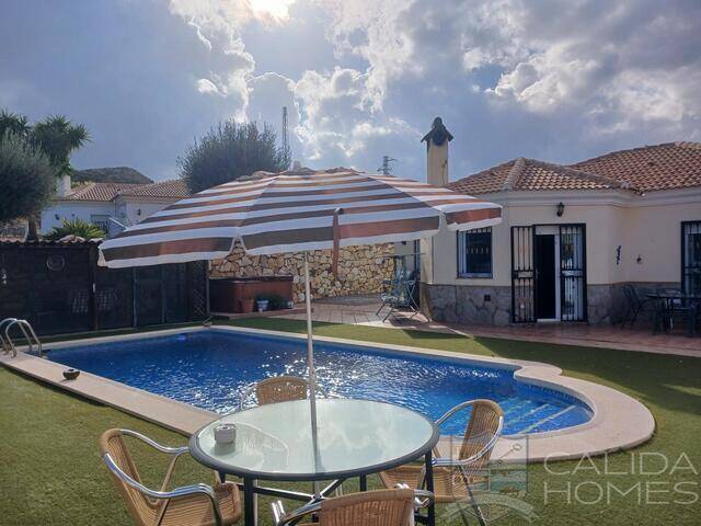 Villa Aston: Villa for Sale in Arboleas, Almería