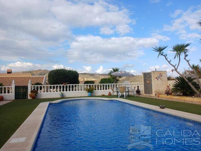 Villa Aston: Villa for Sale in Arboleas, Almería