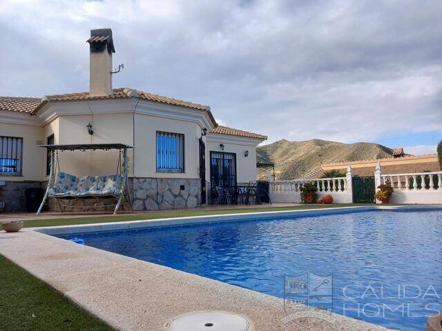 Villa Aston: Villa for Sale in Arboleas, Almería