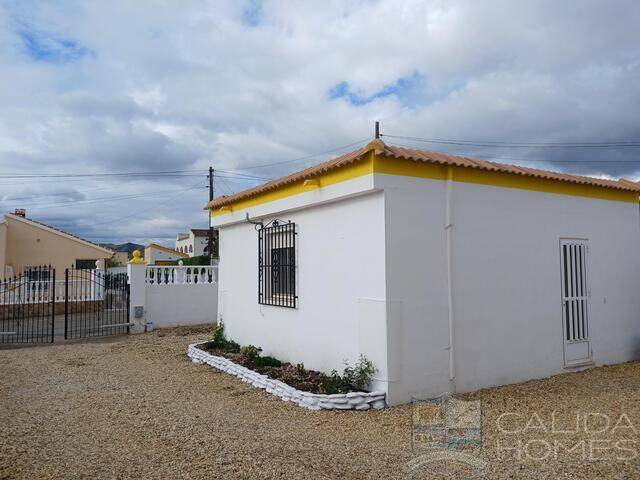 Villa Sasta: Villa for Sale in Arboleas, Almería