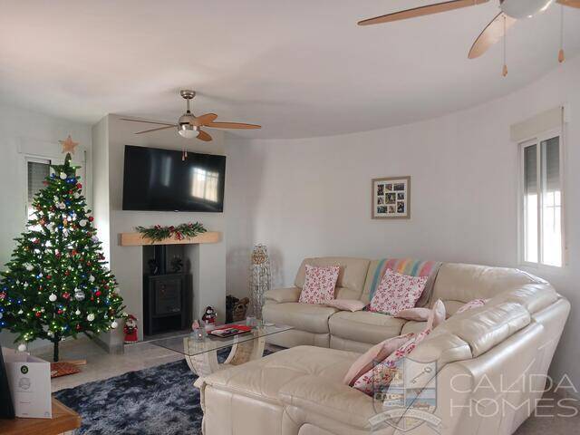 Villa Sasta: Villa for Sale in Arboleas, Almería