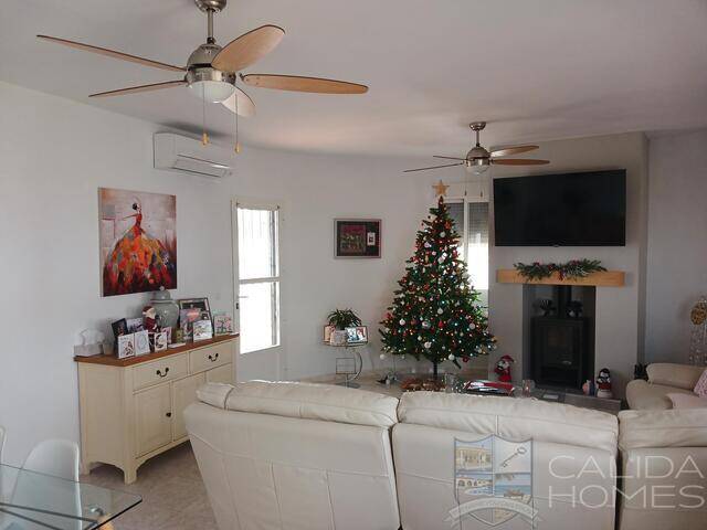 Villa Sasta: Villa for Sale in Arboleas, Almería