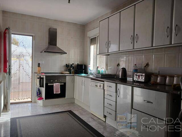 Villa Sasta: Villa for Sale in Arboleas, Almería