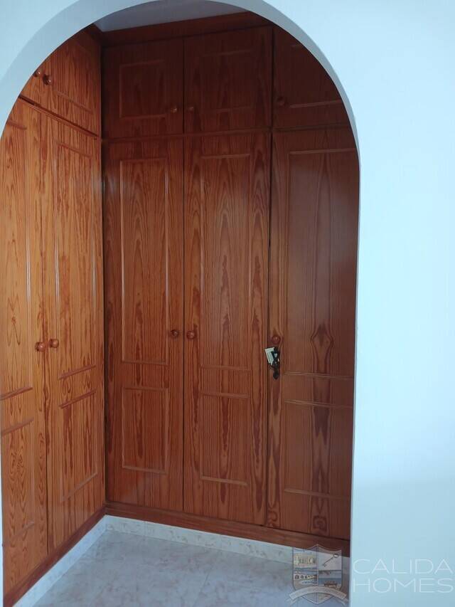 Villa Sasta: Villa for Sale in Arboleas, Almería