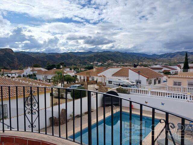 Villa Sasta: Villa for Sale in Arboleas, Almería