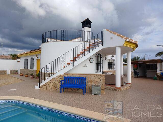 Villa Sasta: Villa for Sale in Arboleas, Almería