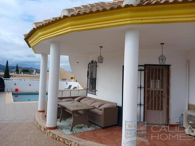 Villa Sasta: Villa for Sale in Arboleas, Almería