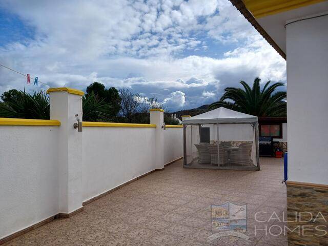 Villa Sasta: Villa for Sale in Arboleas, Almería