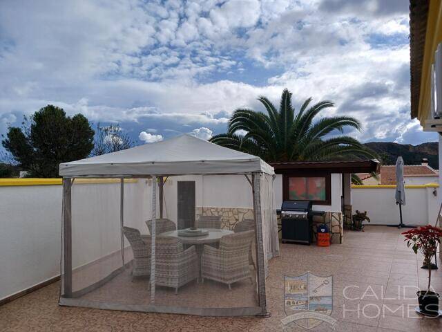 Villa Sasta: Villa for Sale in Arboleas, Almería