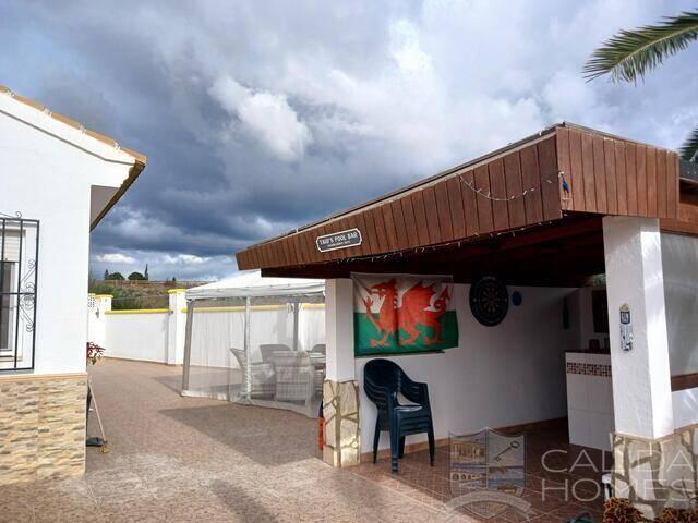 Villa Sasta: Villa for Sale in Arboleas, Almería