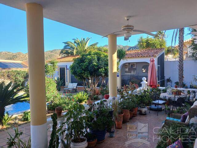 Villa de Las Palmas: Villa for Sale in Arboleas, Almería Villa de Las Palmas: Villa for Sale in Arboleas, Almería