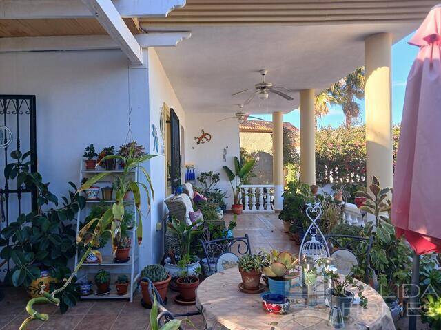 Villa de Las Palmas: Villa for Sale in Arboleas, Almería Villa de Las Palmas: Villa for Sale in Arboleas, Almería