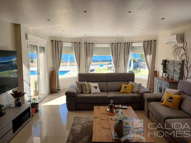 Villa Enchantment: Villa for Sale in Partaloa, Almería