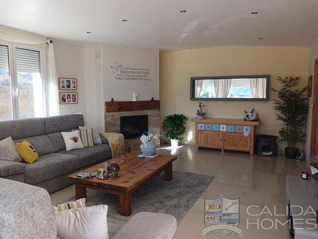 Villa Enchantment: Villa for Sale in Partaloa, Almería