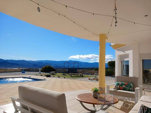 Villa Enchantment: Villa for Sale in Partaloa, Almería