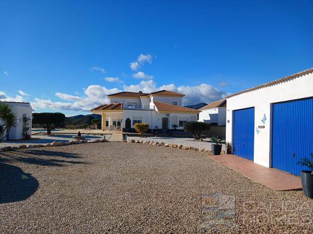 Villa Enchantment: Villa for Sale in Partaloa, Almería