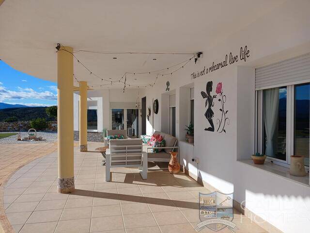 Villa Enchantment: Villa for Sale in Partaloa, Almería