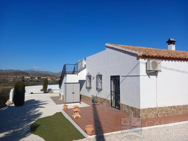 Villa Blanca: Villa for Sale in Cantoria, Almería