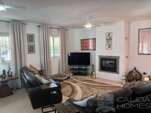 Villa Blanca: Villa for Sale in Cantoria, Almería