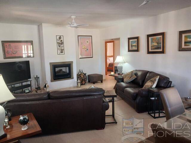 Villa Blanca: Villa for Sale in Cantoria, Almería