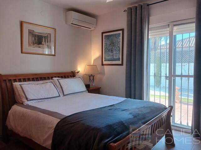 Villa Blanca: Villa for Sale in Cantoria, Almería