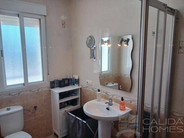 Villa Blanca: Villa for Sale in Cantoria, Almería