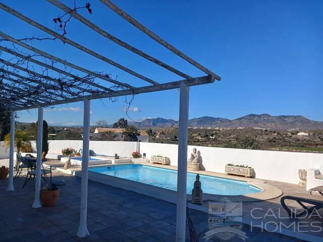 Villa Blanca: Villa for Sale in Cantoria, Almería