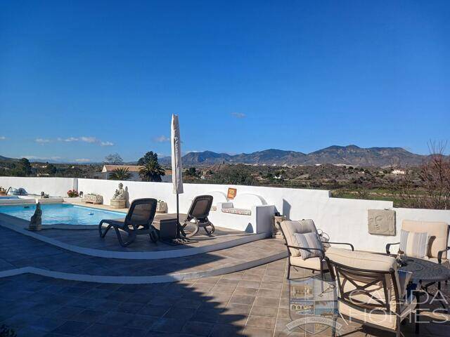 Villa Blanca: Villa for Sale in Cantoria, Almería