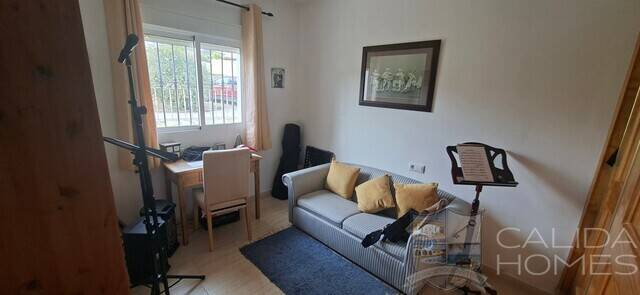 VILLA  BÚHO: Villa for Sale in Los Higuerales, Almería