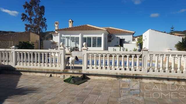 VILLA  BÚHO: Villa for Sale in Los Higuerales, Almería