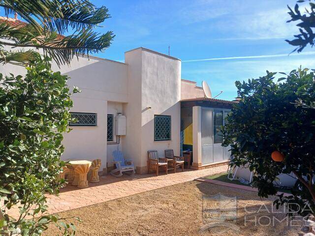 Villa Elefante: Villa for Sale in La Alfoquia, Almería