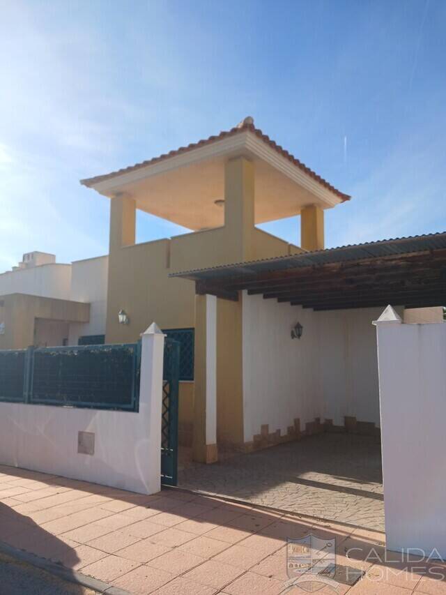 Villa Elefante: Villa for Sale in La Alfoquia, Almería