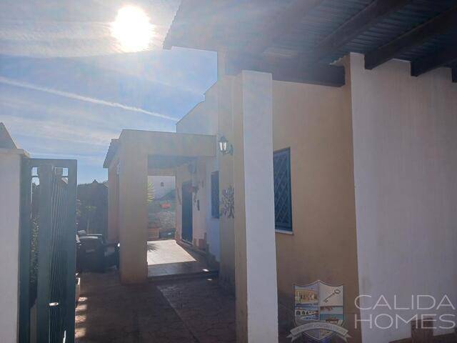 Villa Elefante: Villa for Sale in La Alfoquia, Almería