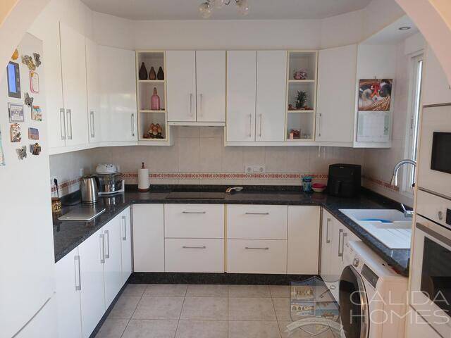 Villa Helena: Villa for Sale in Arboleas, Almería