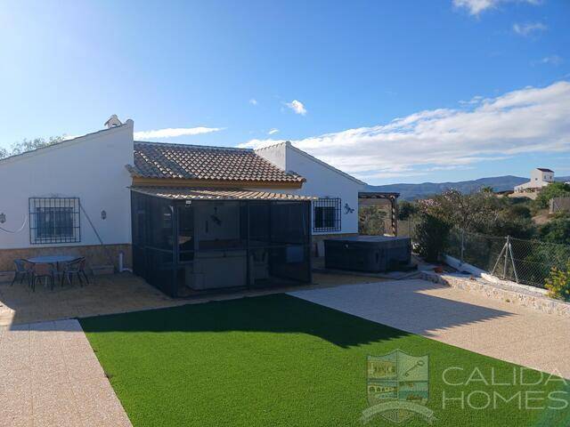 Villa Helena: Villa for Sale in Arboleas, Almería