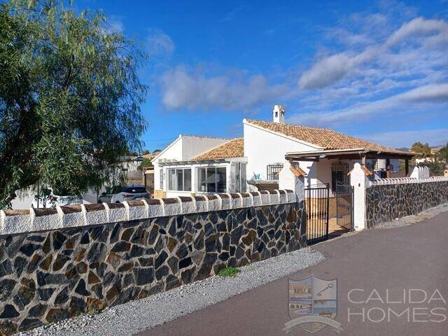 Villa Helena: Villa for Sale in Arboleas, Almería