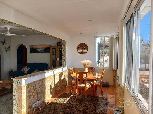 Villa Helena: Villa for Sale in Arboleas, Almería