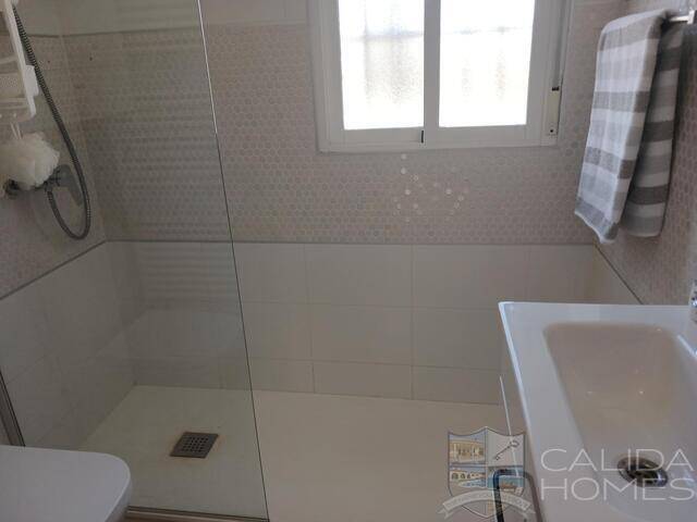 Villa Helena: Villa for Sale in Arboleas, Almería